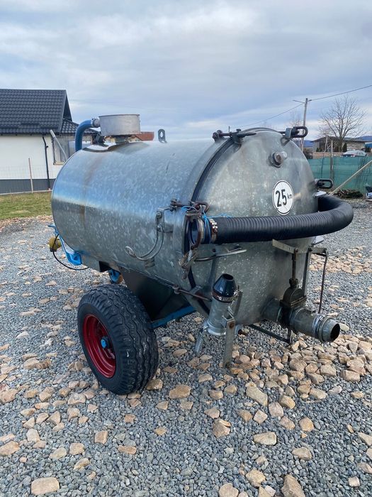 Vidanja vitanja cisterna dupa tractor 2200l de vanzare
