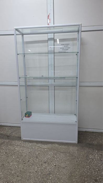 Продам торговую стеклянную витрину