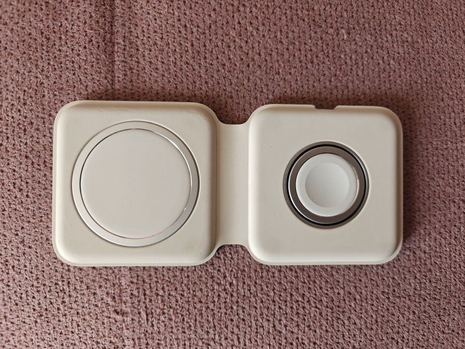 Apple MagSafe Duo безжично зарядно