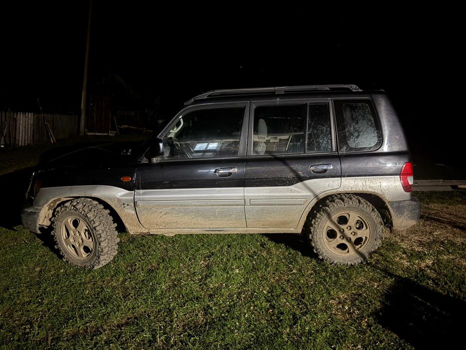 Vând Mitsubishi Pajero Pinin, benzina 2.0