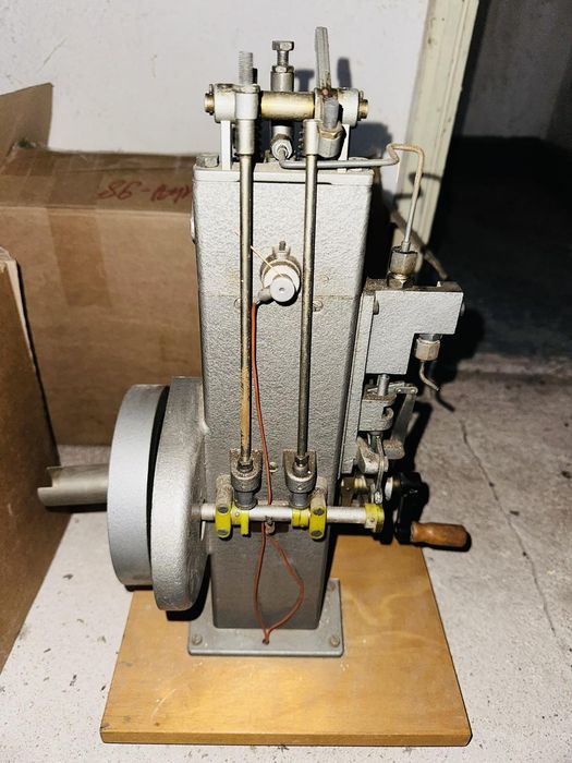 Макет на двигател с вътрешно горене