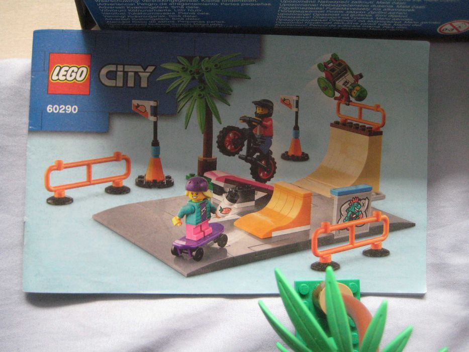 Продавам сет LEGO CITY Town: Скейт парк, Skate Park, 60290