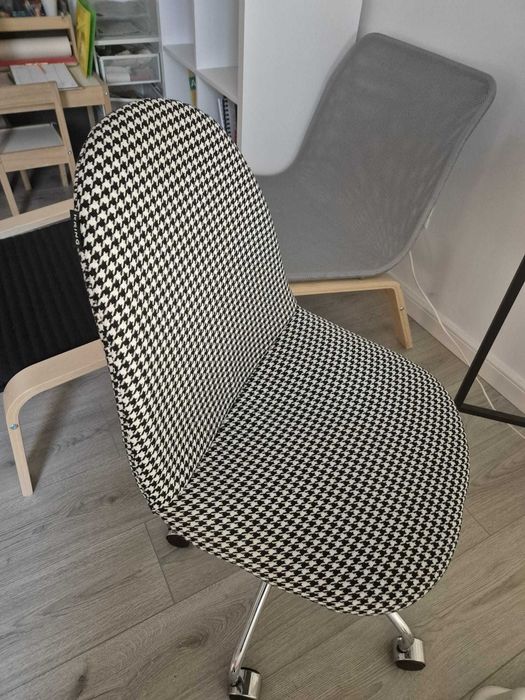 Scaun de birou ergonomic Kring Amelie, material textil alb/negru