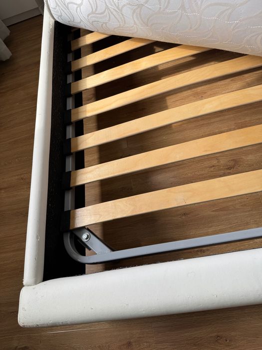 Продаётся кровать с матрацом