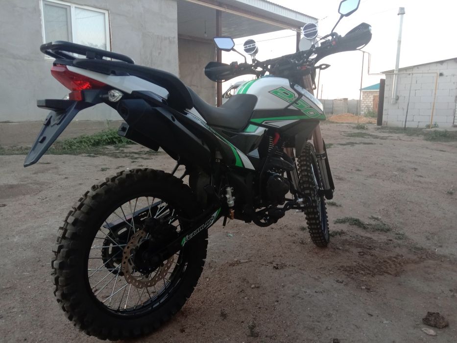 Мотоцикл улар250