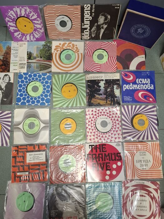 Продавам най-различни видове грамофонни плочи