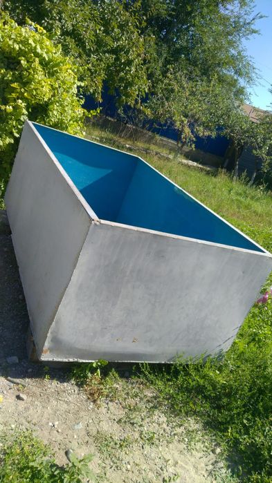 Продам бассейн бак 2в