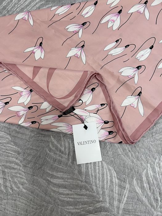 платок от Valentino