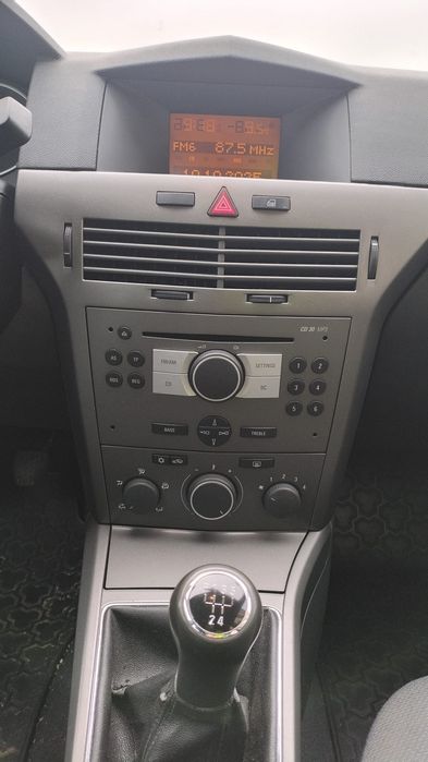 Opel astra h , 16 benzina hatchback aer condiționat