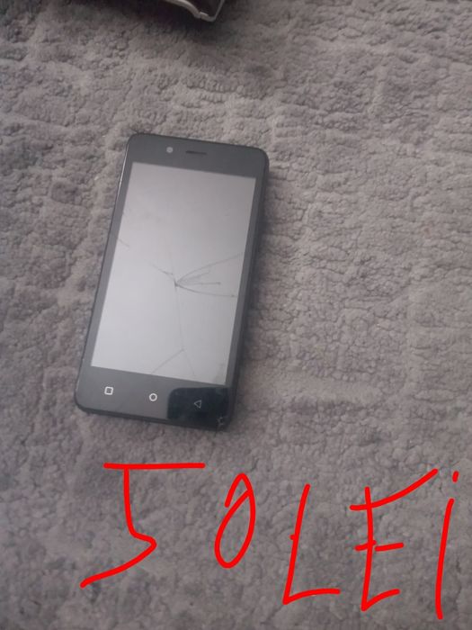 Vand telefoane pentru reparat