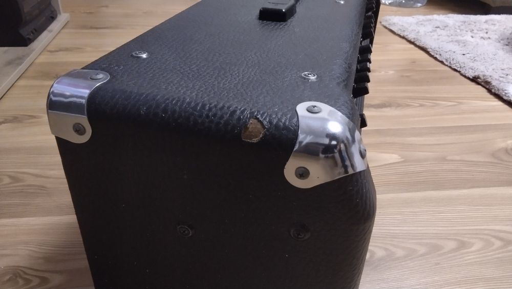 Behringer v-tone GMX1200H глава за китара