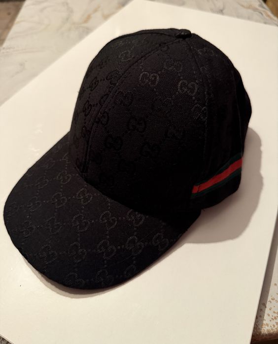 Шапки със козирка и зимни унисекс модел