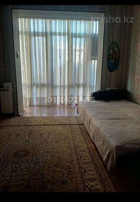 Уш бөлмелі пәтер жалға беріледі