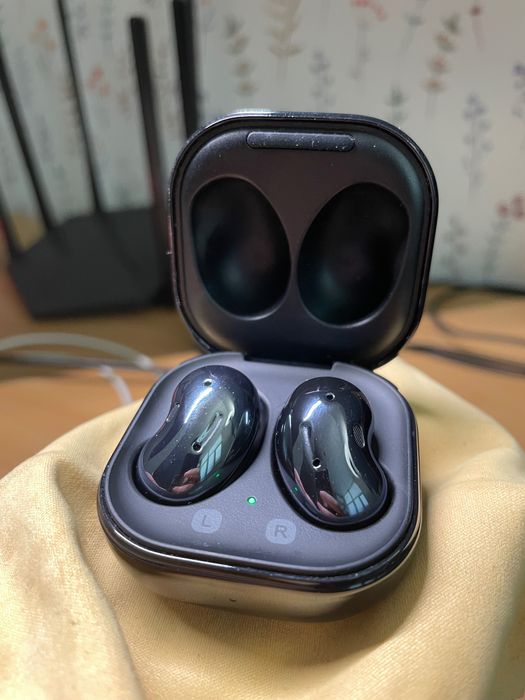 Наушники Samsung Buds Live