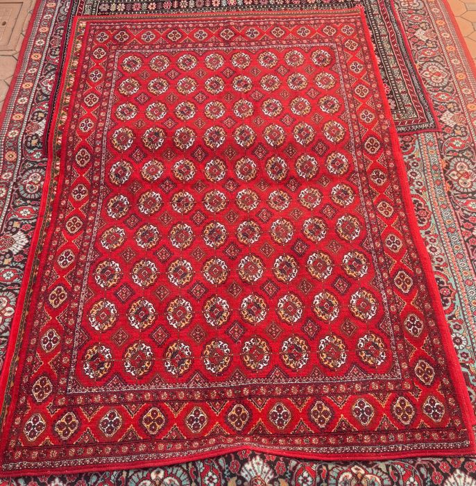 Antiquar Gilamlar deyarli yangi.