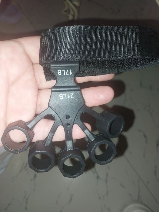 Mănușă robotică pentru recuperare Avc mâini