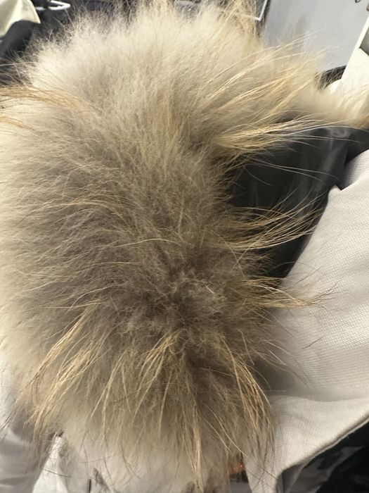 Продам зимнюю куртку на девочку!