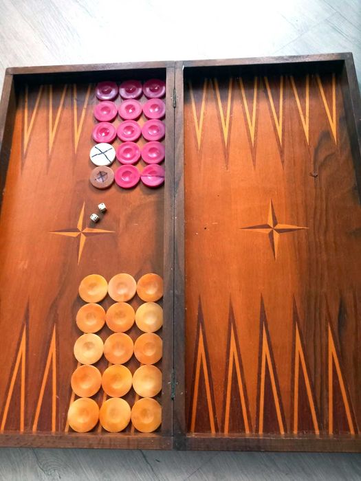 Настолна игра шах табла, два вида