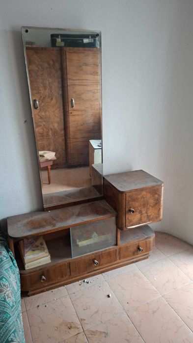 Старинен четирикрилен гардероб ,  комплект с тоалетка и огледало