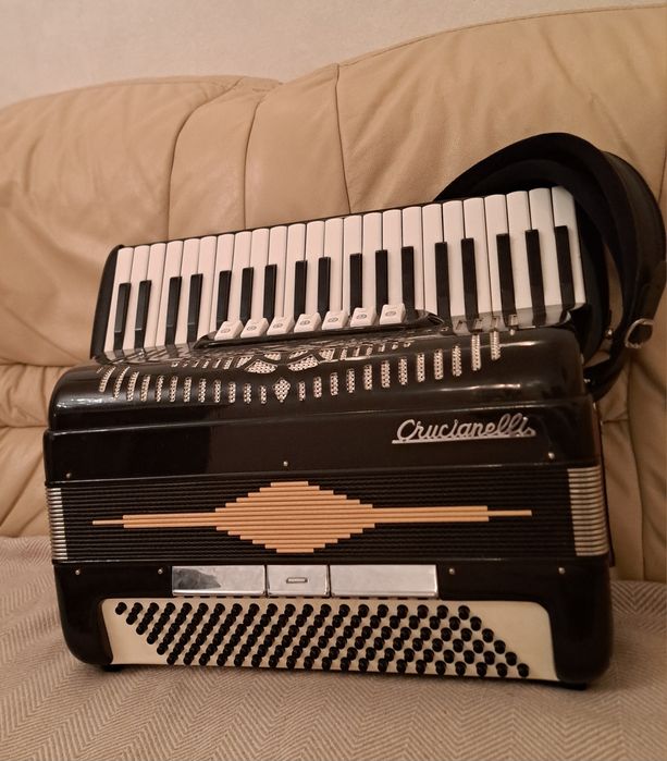Acordeon italian crucianelli ( nou)