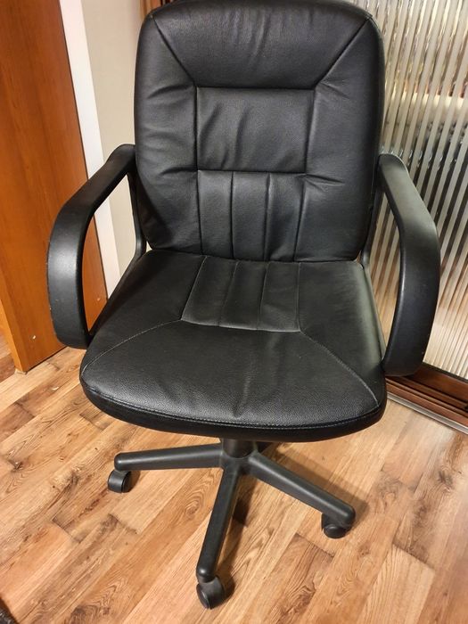 Офис стол употребяван в добро състояние