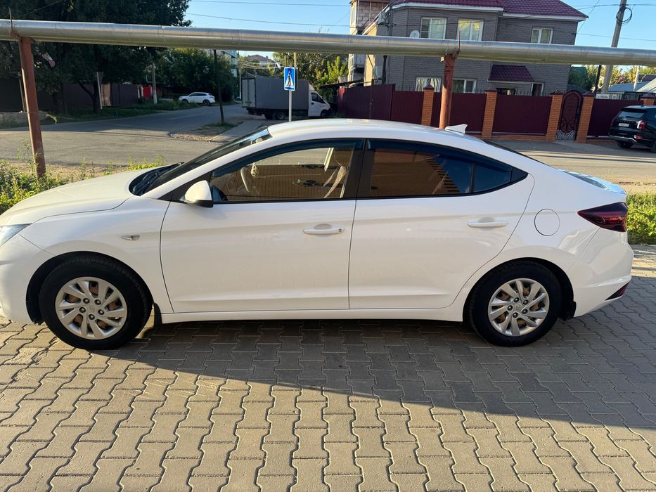 Продам машину Hyundai Elantra