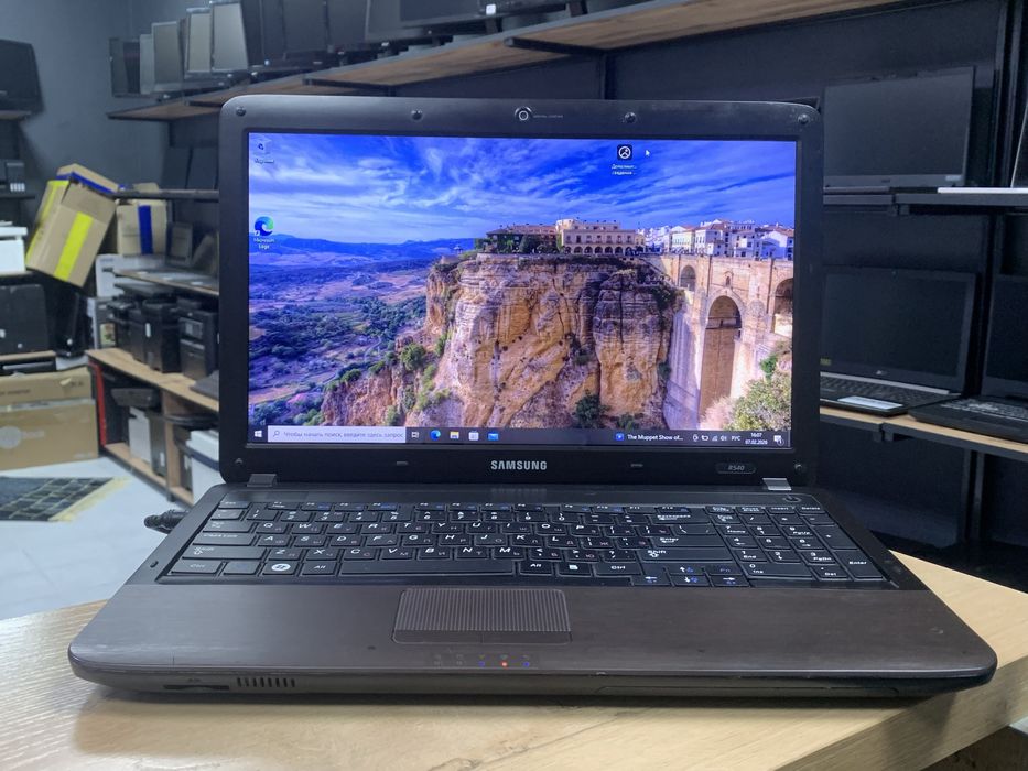 Ноутбук Samsung 15.6" Pentium P6200 4GB RAM HDD 300GB Win 10 Pro