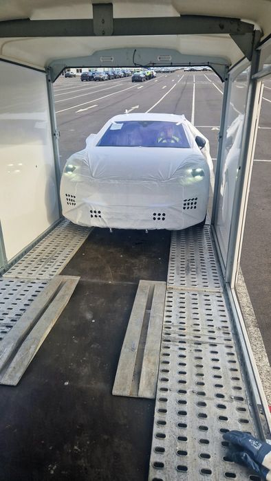 Tractare si transport autovehicule in platforma inchisa ,acoperita