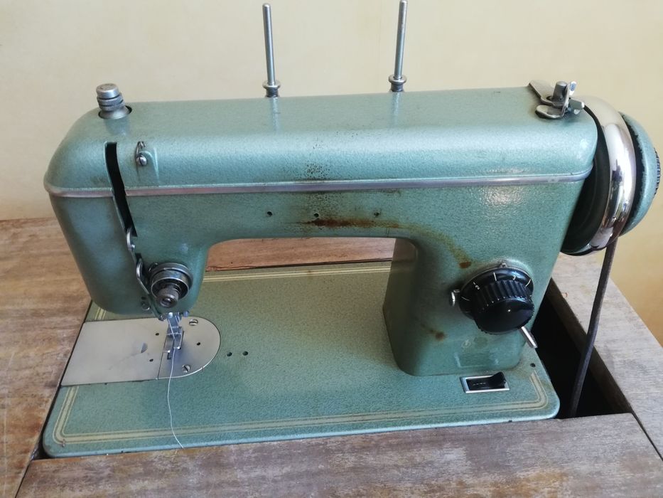 Продавам шевна машина Naumann