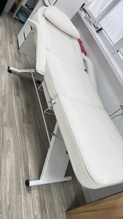 Продам косметологическую кушетку