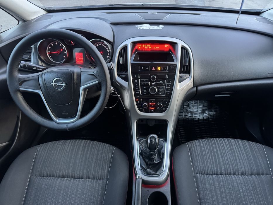 Opel Astra J  1.4 Benzina * 2011 * Euro 5 / 144.000 Km