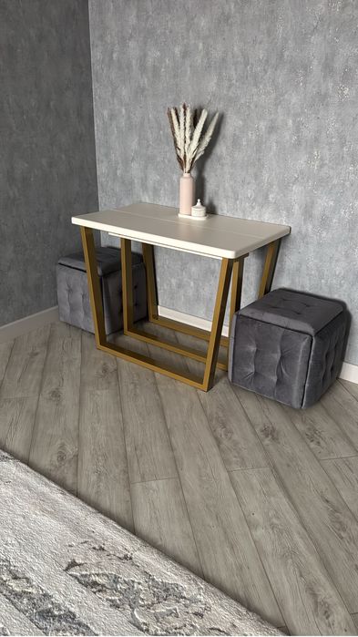 Продам стол трансформер 4м