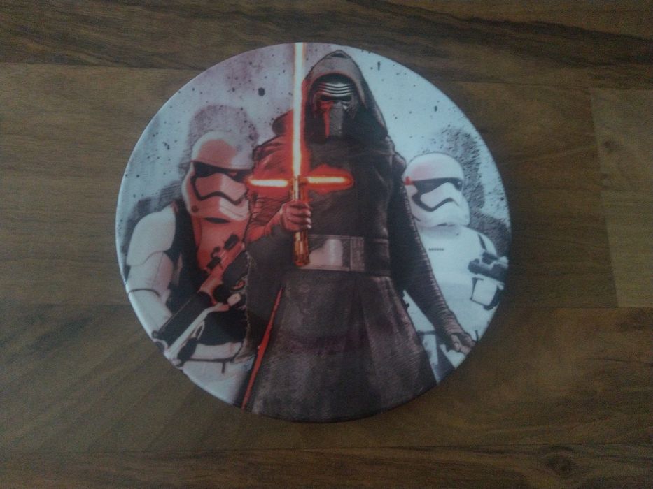 Farfurie Star Wars originala din portelan - Kylo Ren & Stormtroopers