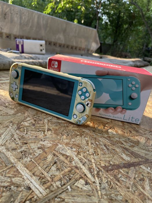 Продаю приставку NINTENDO SWITCH LITE прошитый