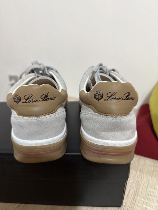 Кроссовки стильные почти новые