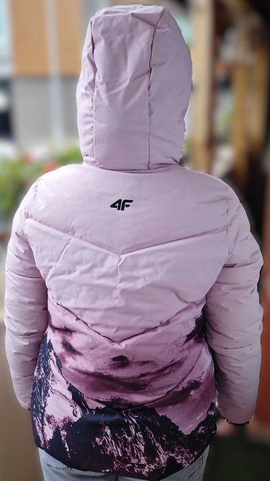 Нови дамски ски/сноуборд якета 4 F Mountain. Размери: S и М