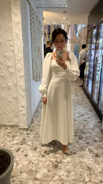 Поатье вечернее белое