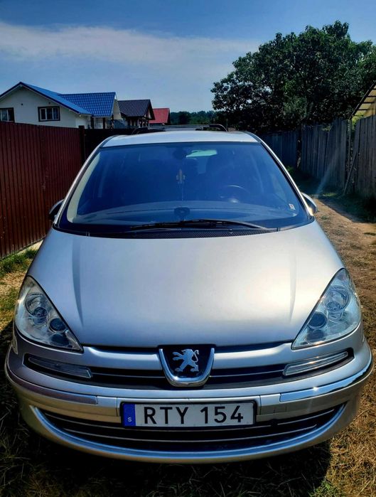 Mașina cu 7 locuri de familie