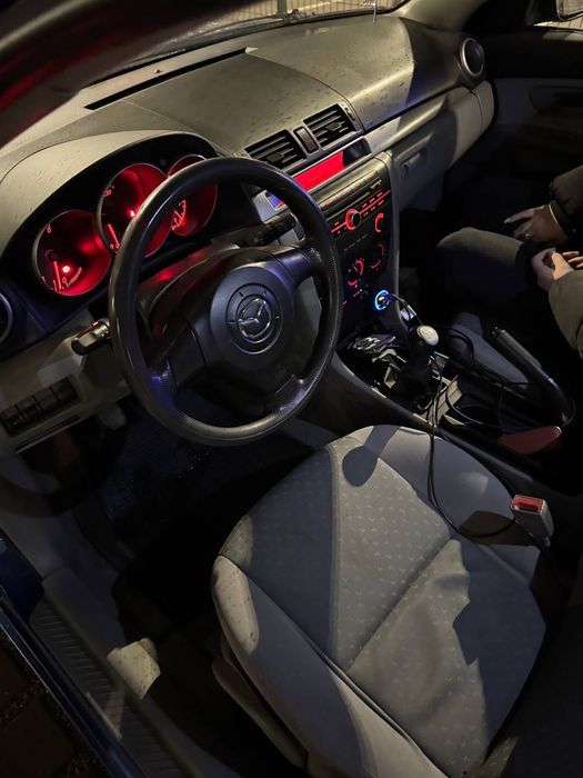 Продавам Mazda 3