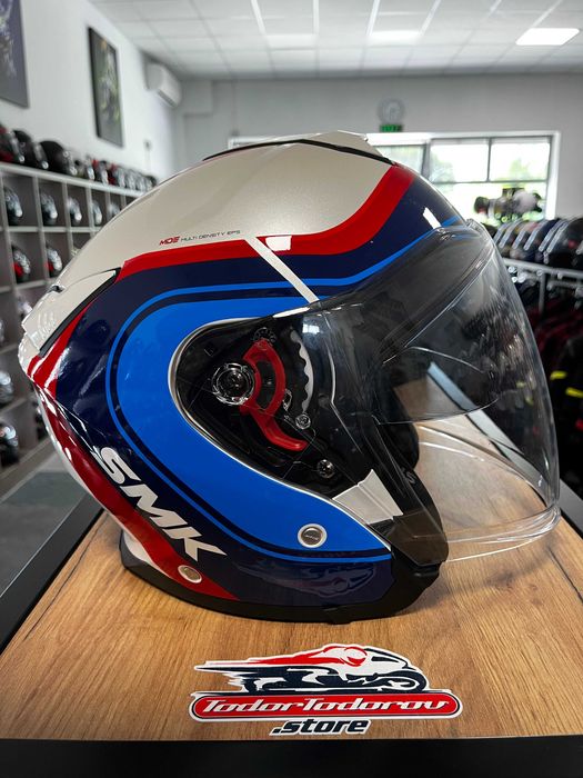 Скутер мото каска SMK GT-J TOURMAX ,S 55-56 вградени очила ,като нова
