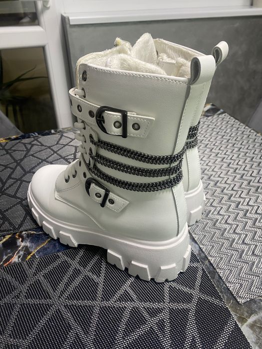 Дамски ежедневни боти в бял цвят