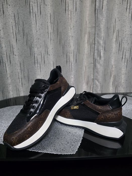 Adidasi GUESS noi