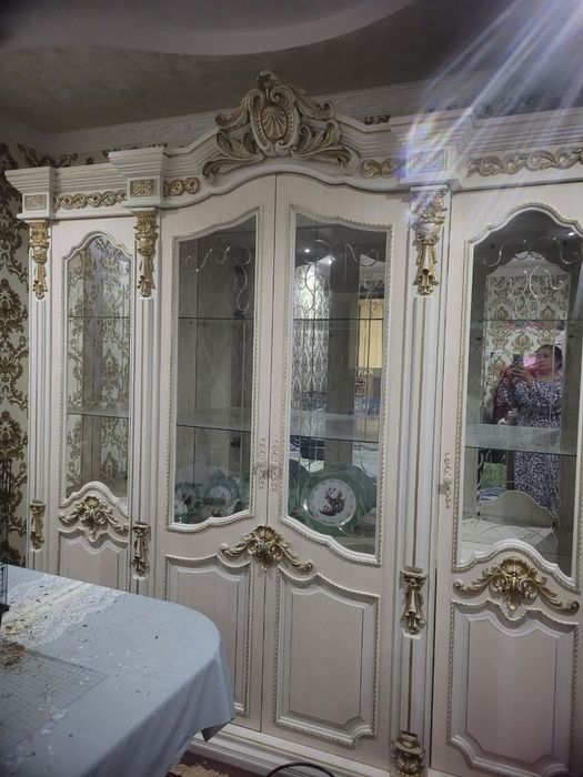 Продаётся красивя мебель стенка горка