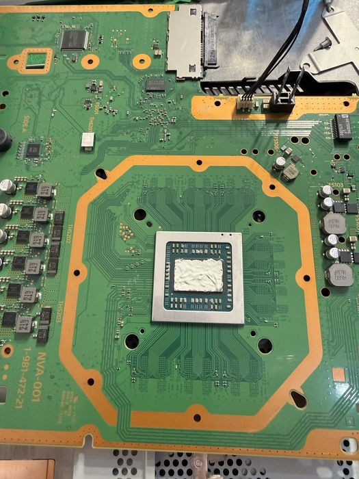 Ps 4 pro cu 2 manete + un monitor Dell