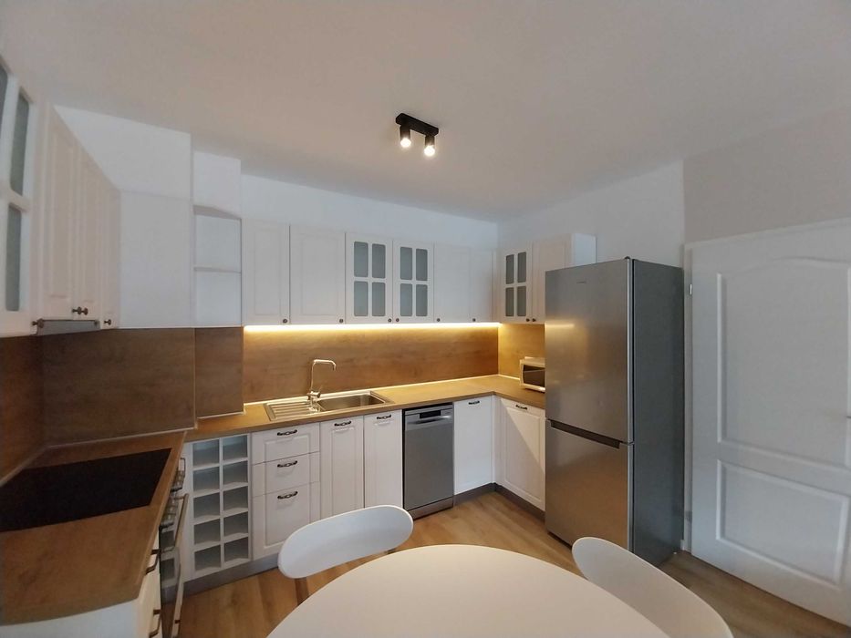 Дава под наем тристаен апартамент