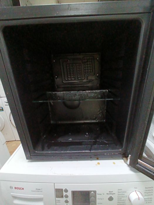 Компактна хладилна витрина за бира, вода, безалкохолни напитки и други с 12 месеца гаранция!