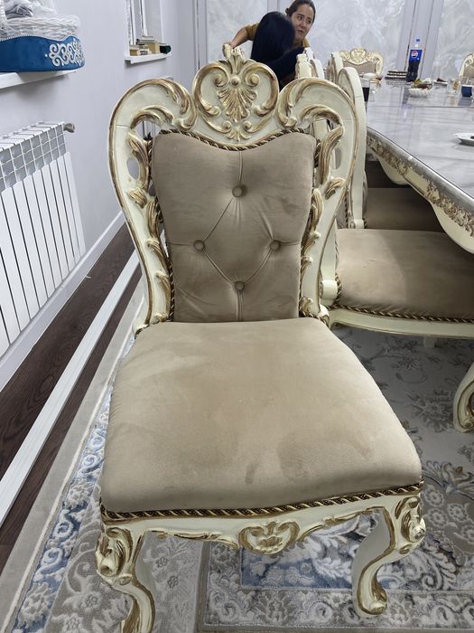 стол,17стулья,камод,айнасымен