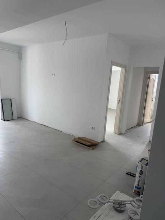 De inchiriat Spatiu Comercial Sau Locuinta Locuri de Parcare/Spatiu