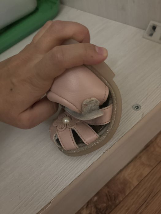 Продам сандали на девочку