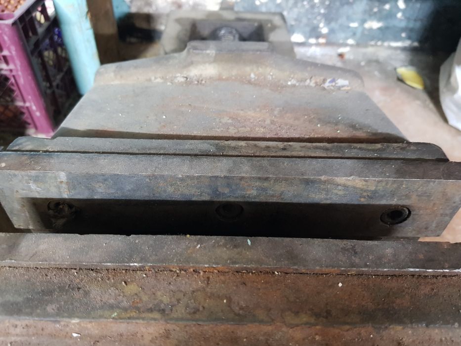 Срочно Продам большой огромный тиски Советский СССР